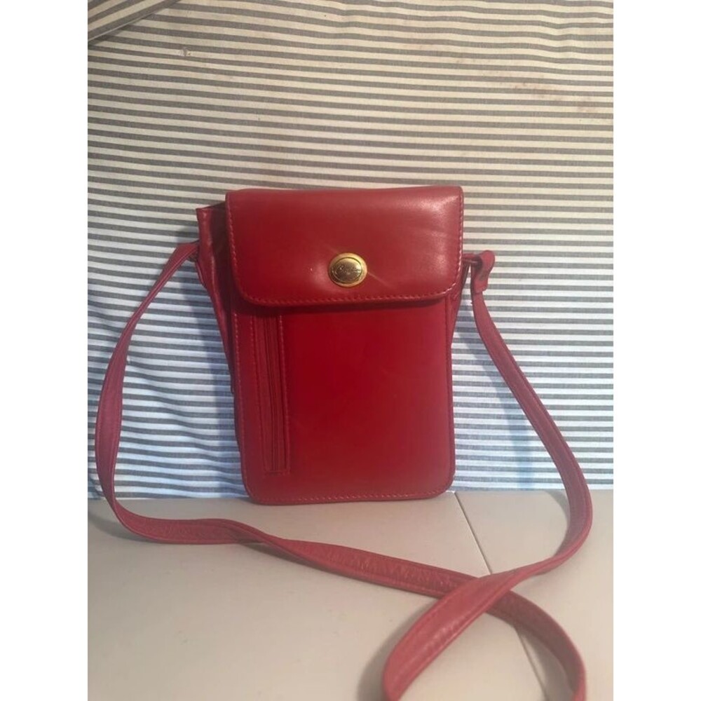 Red Crossbody Bag – Adjustable Strap & Front Zip Pocket